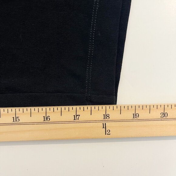 Chico's Travelers Black Wrinkle Resistant Pull On Pants Cropped Size 2, US 12/14 - Picture 5 of 6
